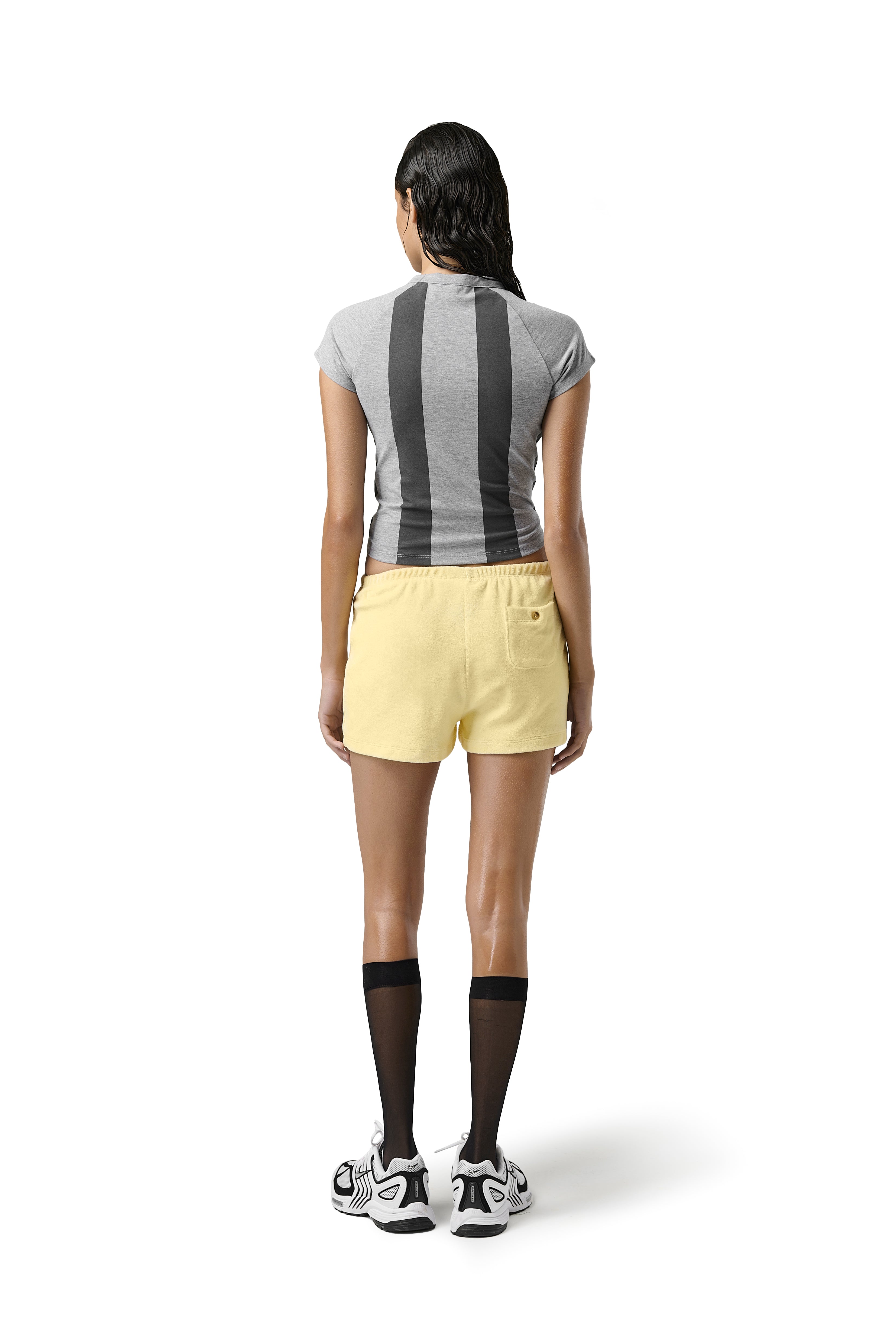 Model Scarlett is 5'8" and wears size S.
